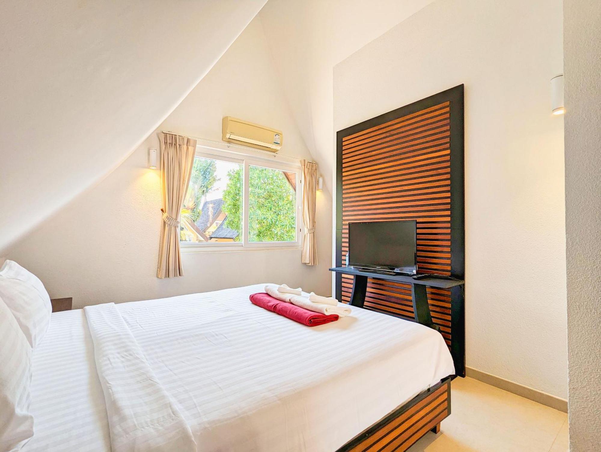 Half Moon Beach Villa - By Kohchangvillas Csang-sziget Kültér fotó