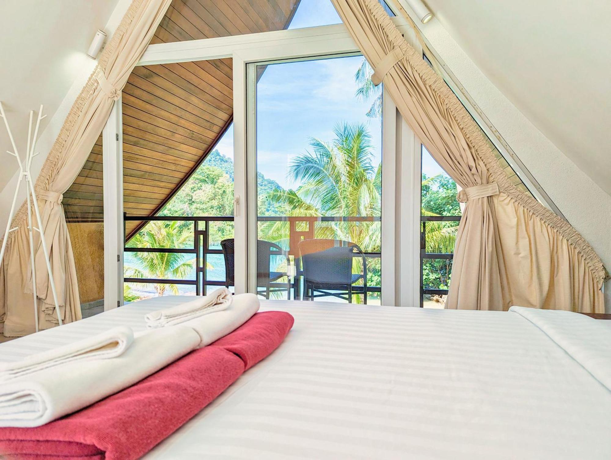 Half Moon Beach Villa - By Kohchangvillas Csang-sziget Kültér fotó