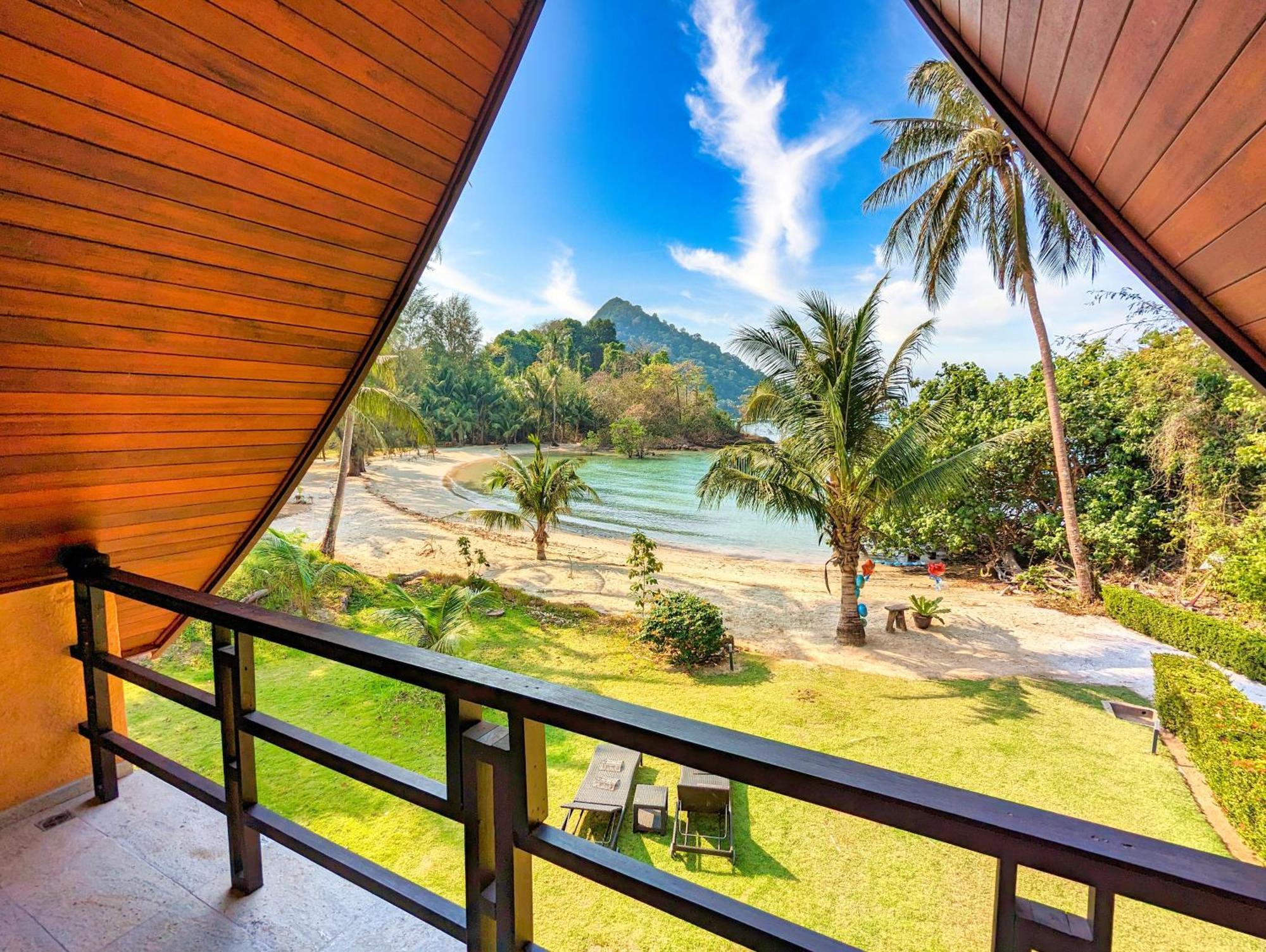 Half Moon Beach Villa - By Kohchangvillas Csang-sziget Kültér fotó